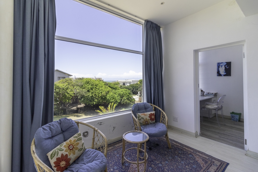 7 Bedroom Property for Sale in West Beach Eastern Cape